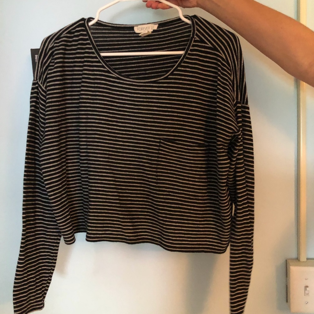 Long sleeve cropped shirt